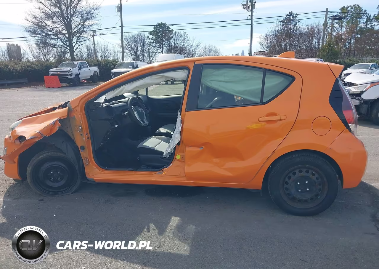 2015 Toyota Prius C One VIN:JTDKDTB33F1097994 - 14