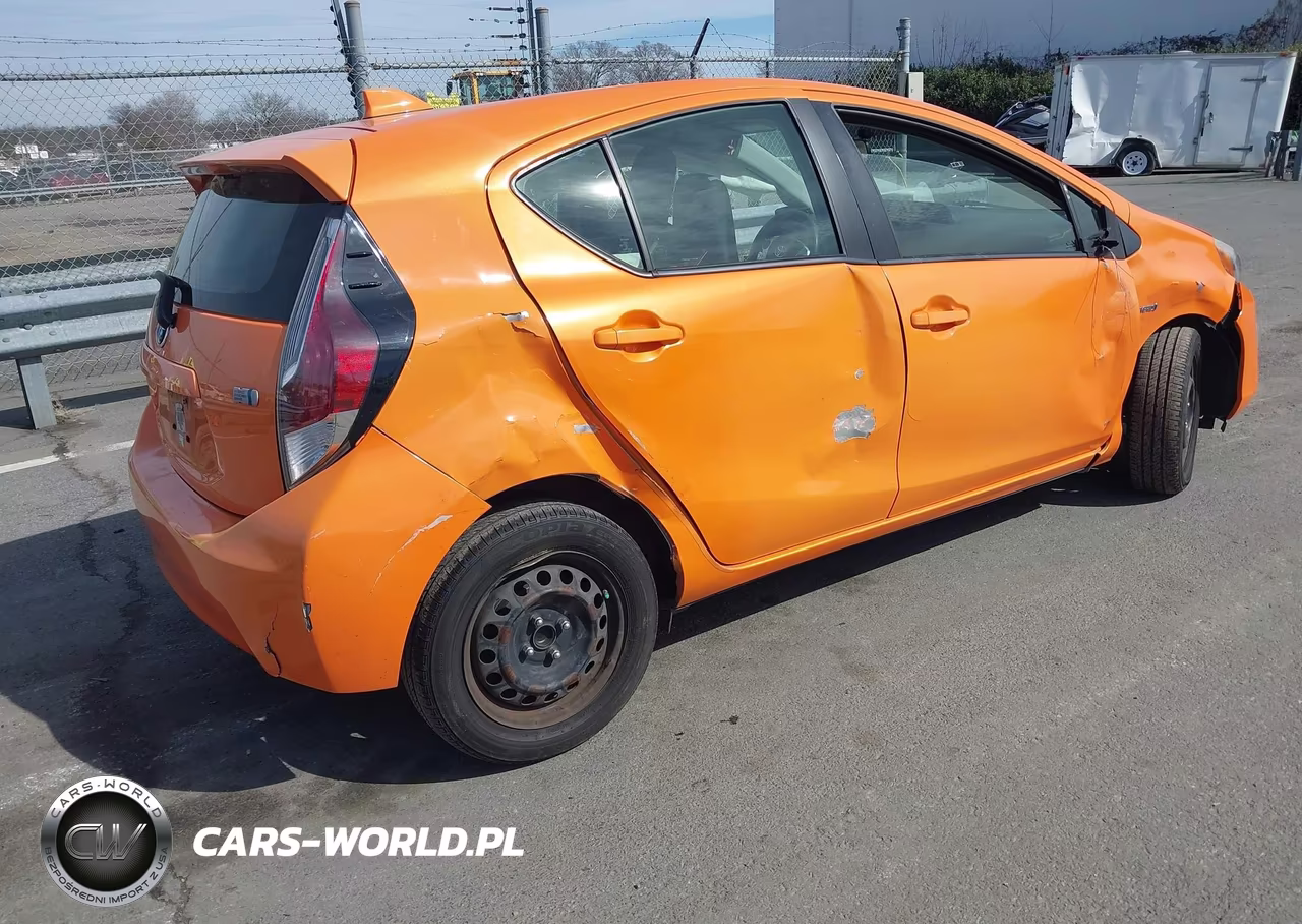 2015 Toyota Prius C One VIN:JTDKDTB33F1097994 - 4