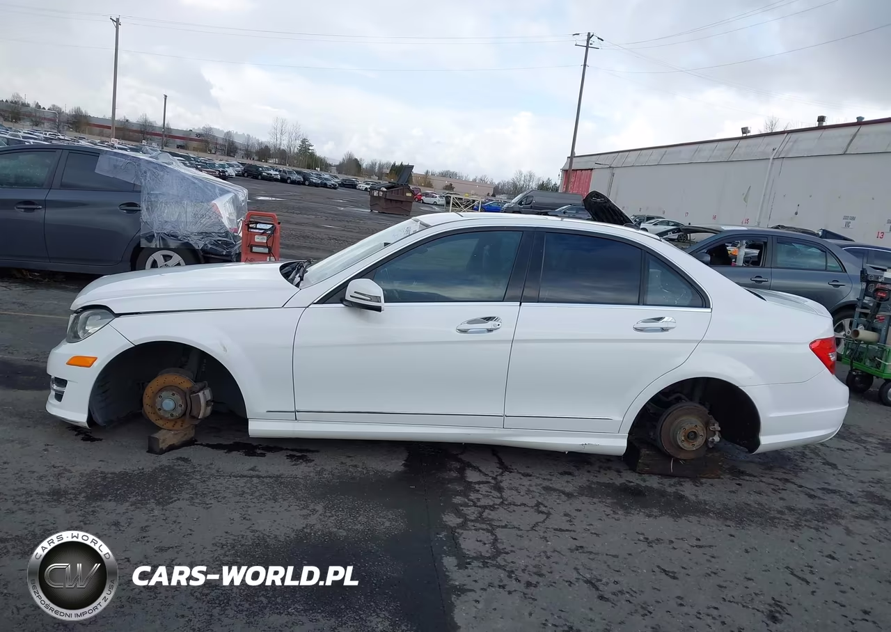 2013 Mercedes-Benz C 250 Sport VIN:WDDGF4HB8DA800707 - 14