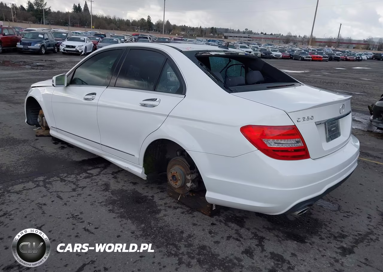 2013 Mercedes-Benz C 250 Sport VIN:WDDGF4HB8DA800707 - 3