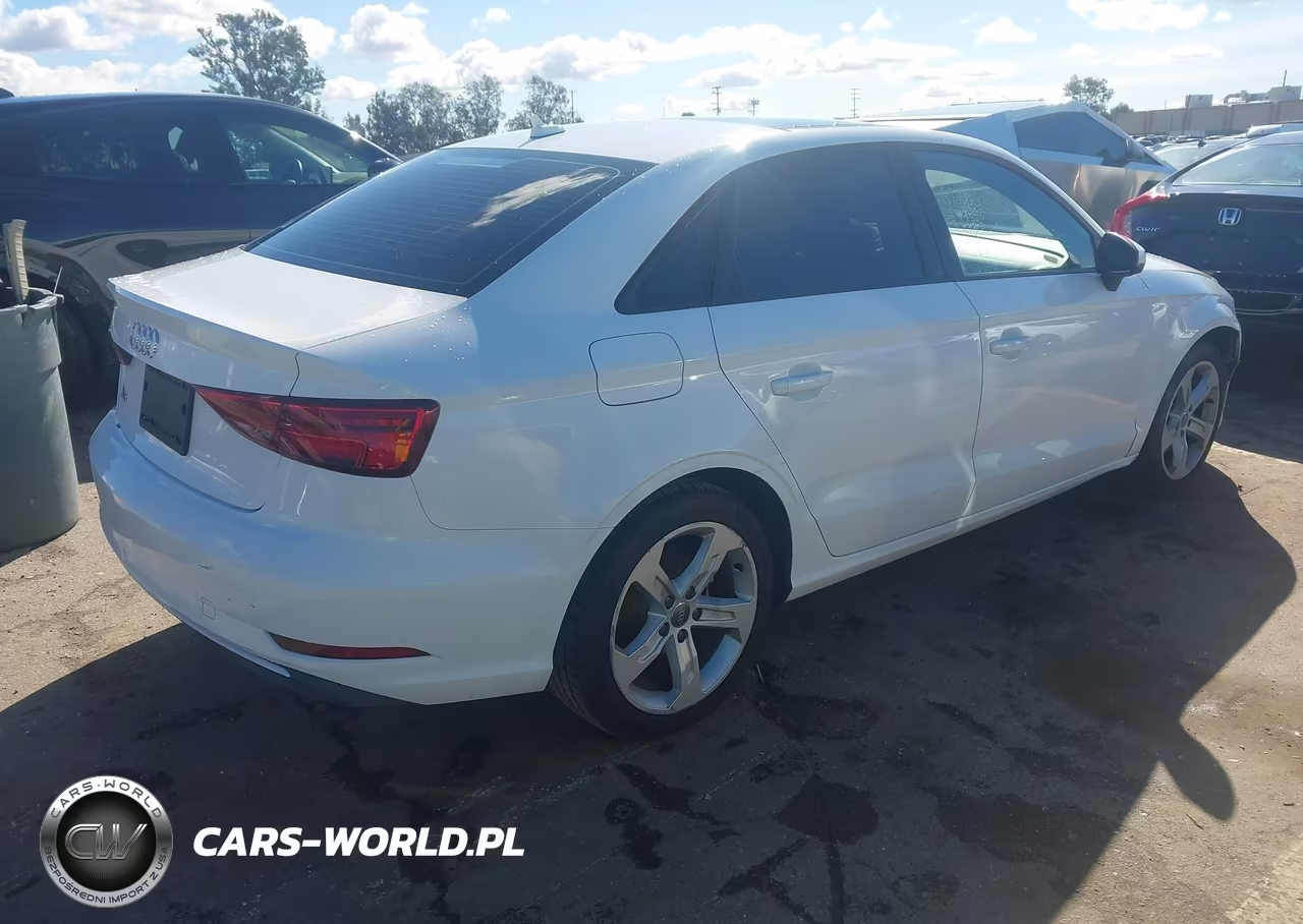 2018 Audi A3 2.0T Premium-2.0T Tech Premium VIN:WAUAUGFF2J1033099 - 4