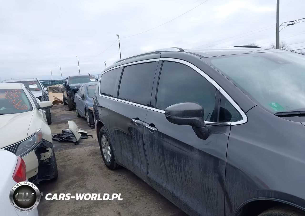 2021 Chrysler Pacifica Touring L VIN:2C4RC1BGXMR556780 - 13