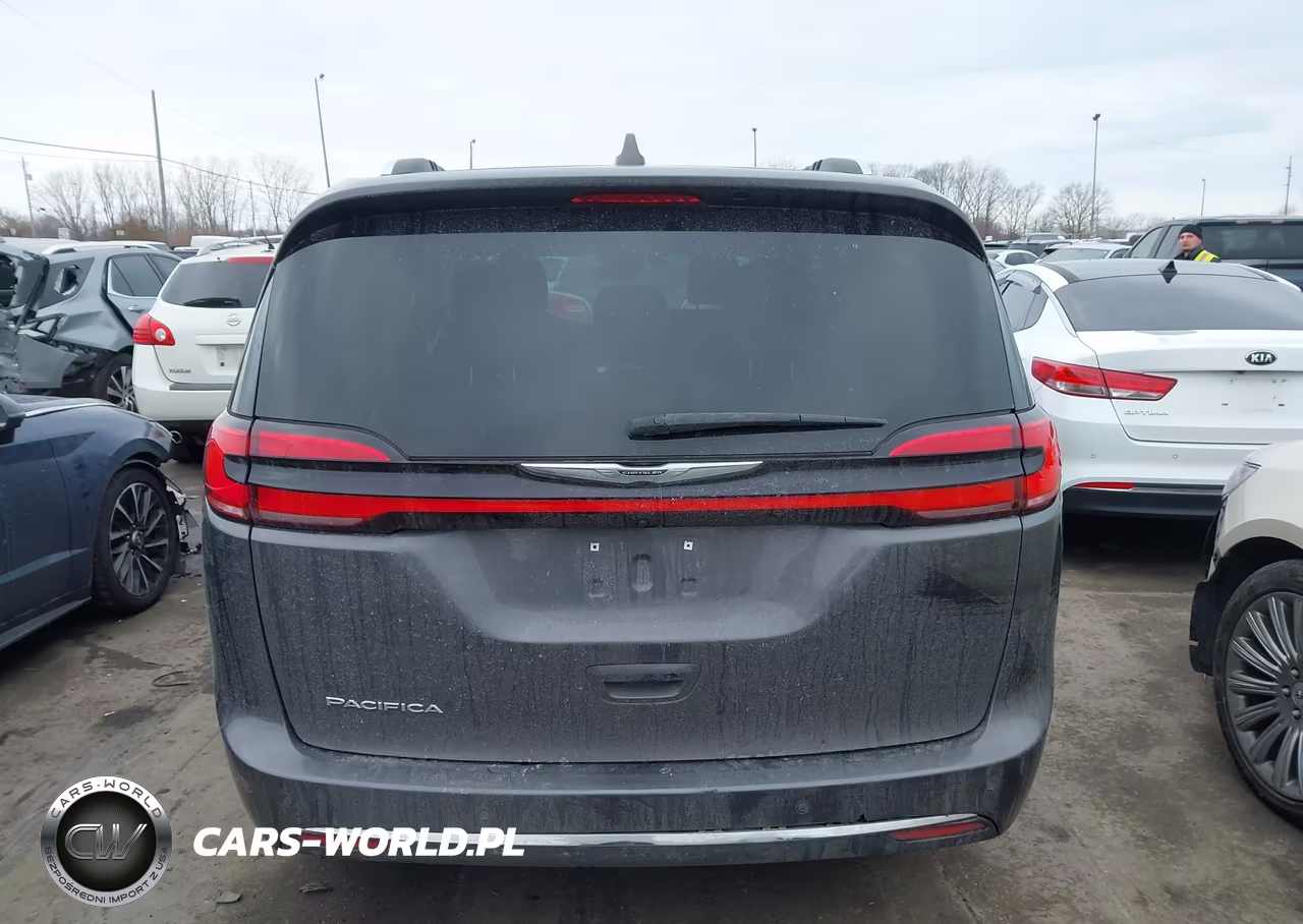 2021 Chrysler Pacifica Touring L VIN:2C4RC1BGXMR556780 - 16
