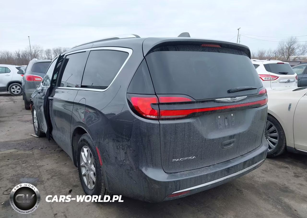 2021 Chrysler Pacifica Touring L VIN:2C4RC1BGXMR556780 - 3