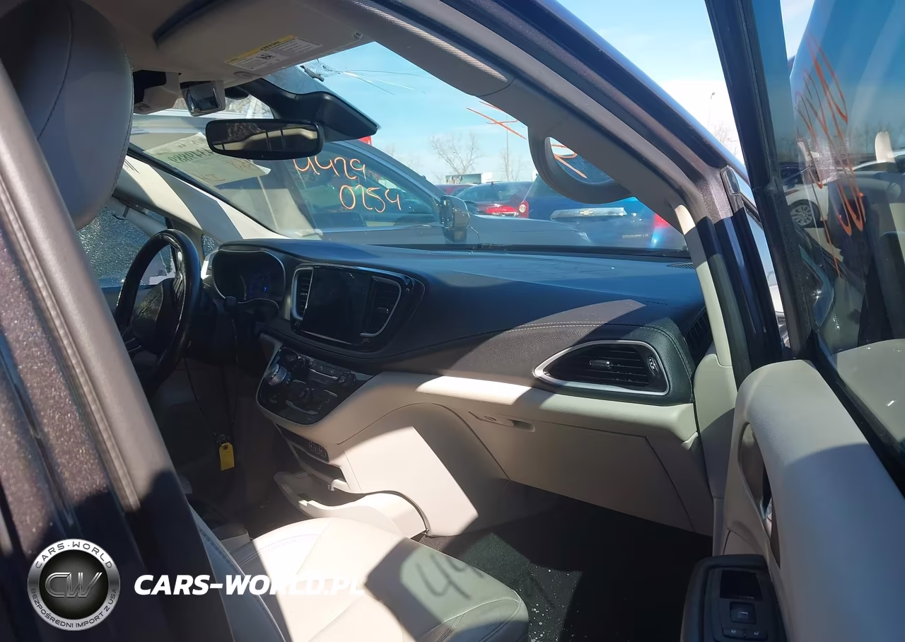 2021 Chrysler Pacifica Touring L VIN:2C4RC1BGXMR556780 - 5