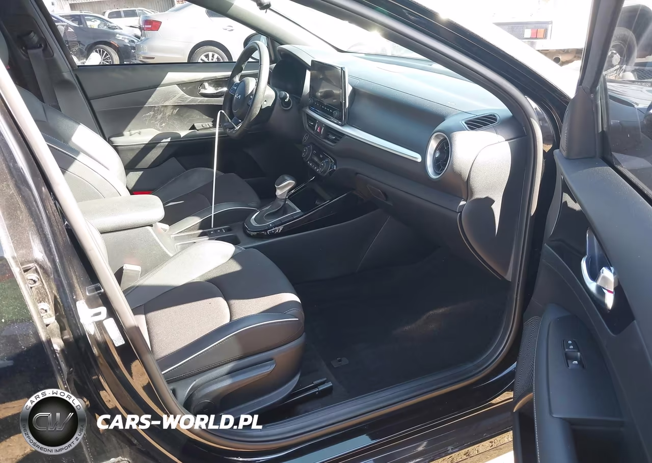 2024 Kia Forte Gt-Line VIN:3KPF54AD8RE779575 - 5
