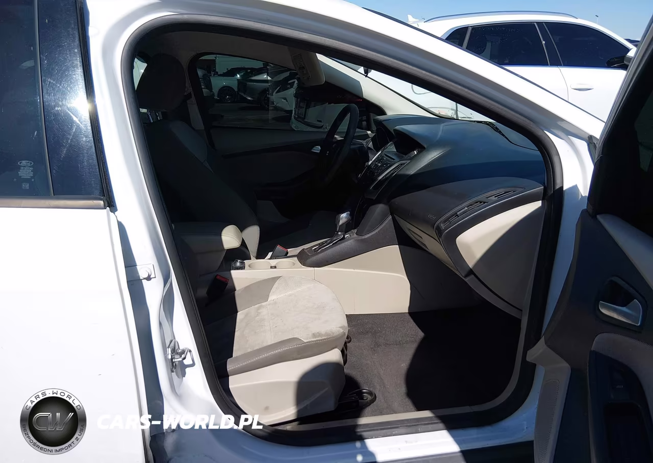 2014 Ford Focus Se VIN:1FADP3F20EL112624 - 5