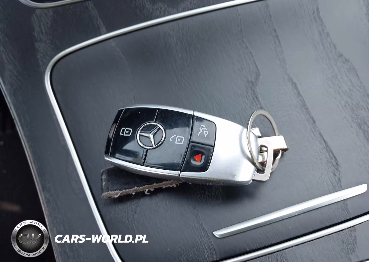 2018 Mercedes-Benz E 300 4Matic VIN:WDDZF4KB2JA334544 - 11