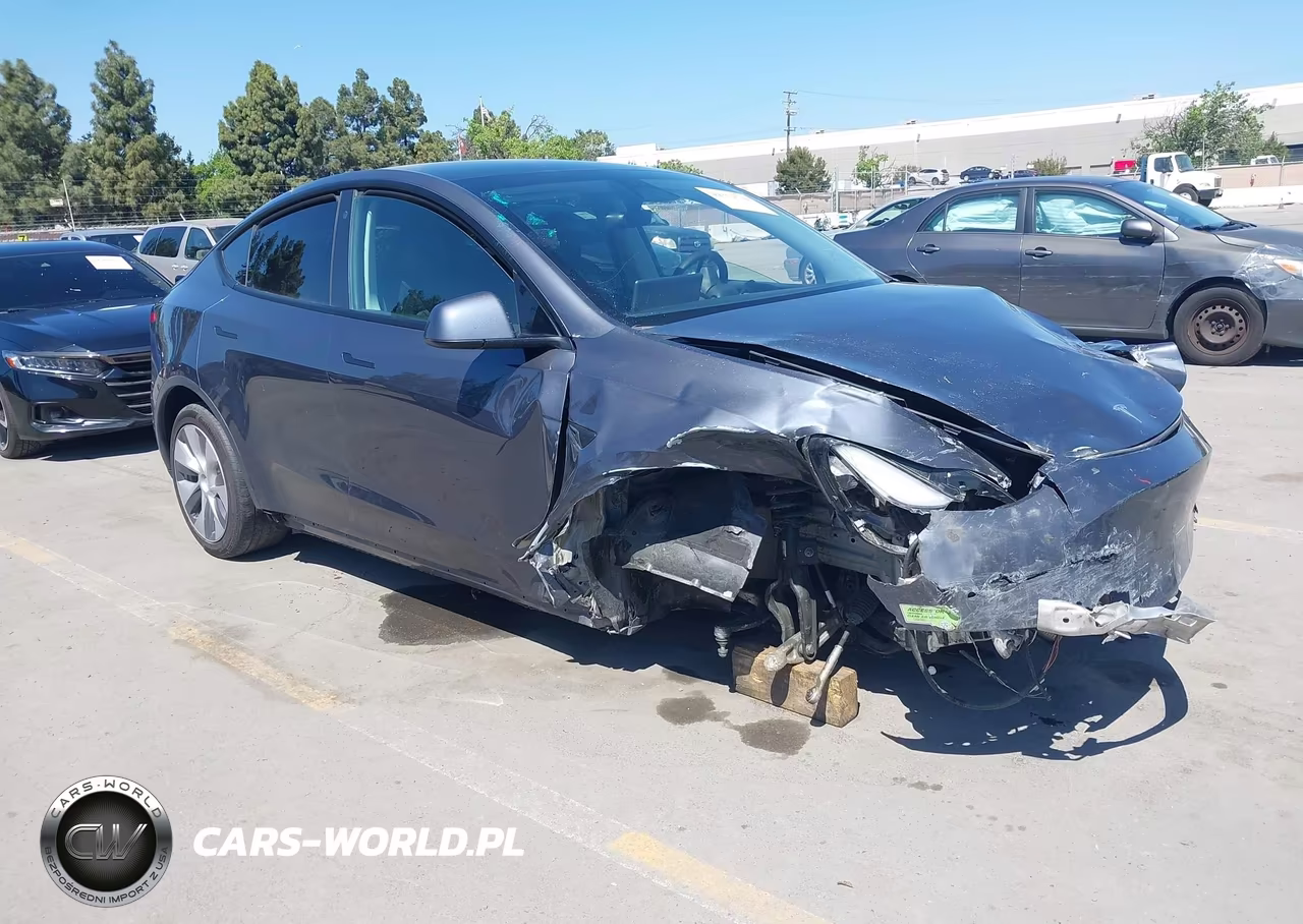 2022 Tesla Model Y Long Range Dual Motor All-Wheel Drive