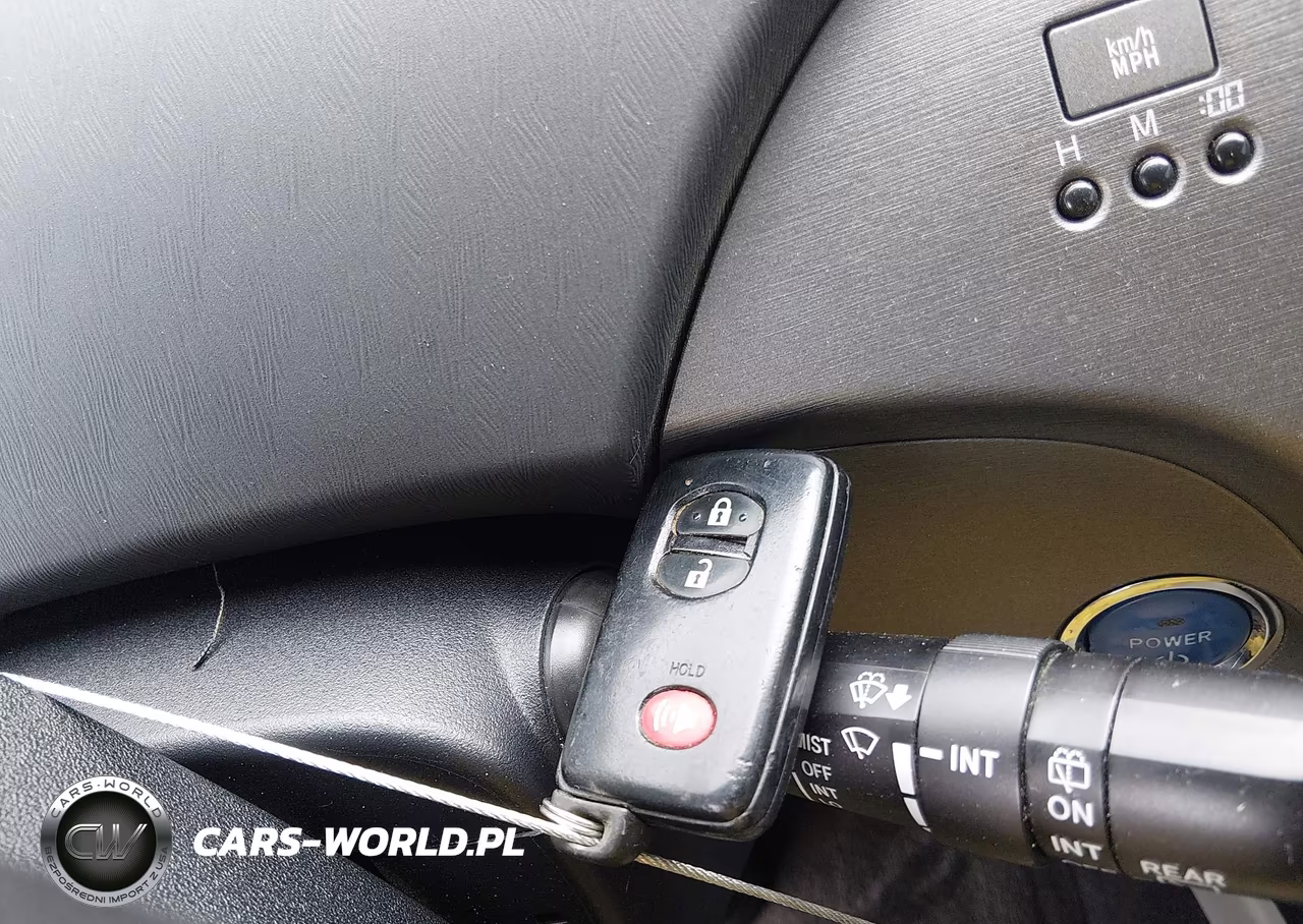 2015 Toyota Prius Two VIN:JTDKN3DU2F0414284 - 11