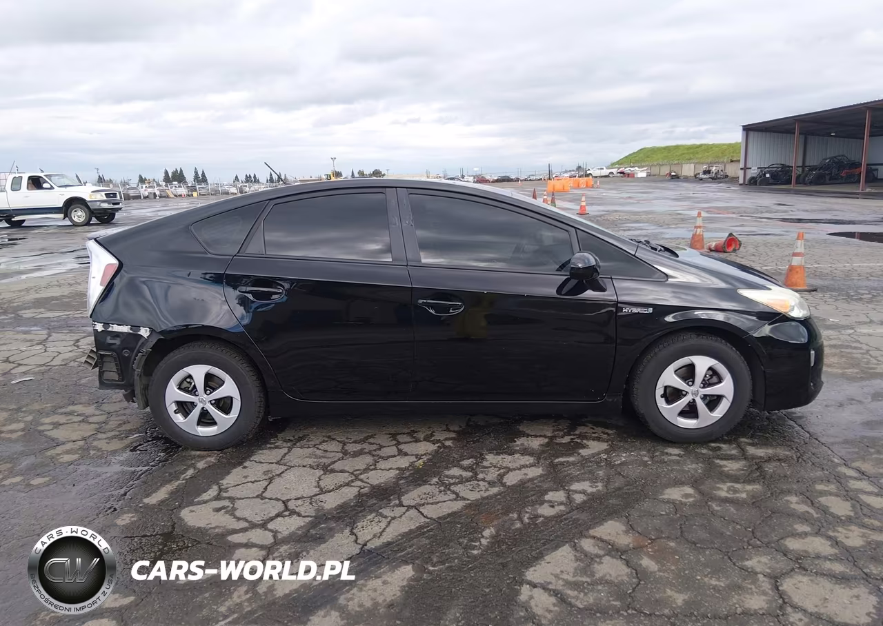 2015 Toyota Prius Two VIN:JTDKN3DU2F0414284 - 14