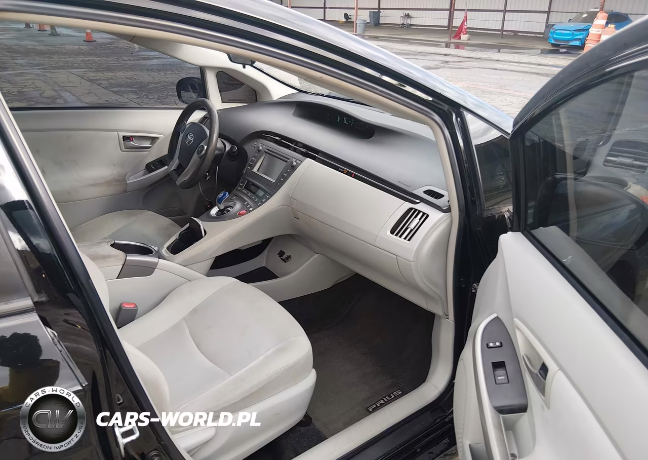 2015 Toyota Prius Two VIN:JTDKN3DU2F0414284 - 5