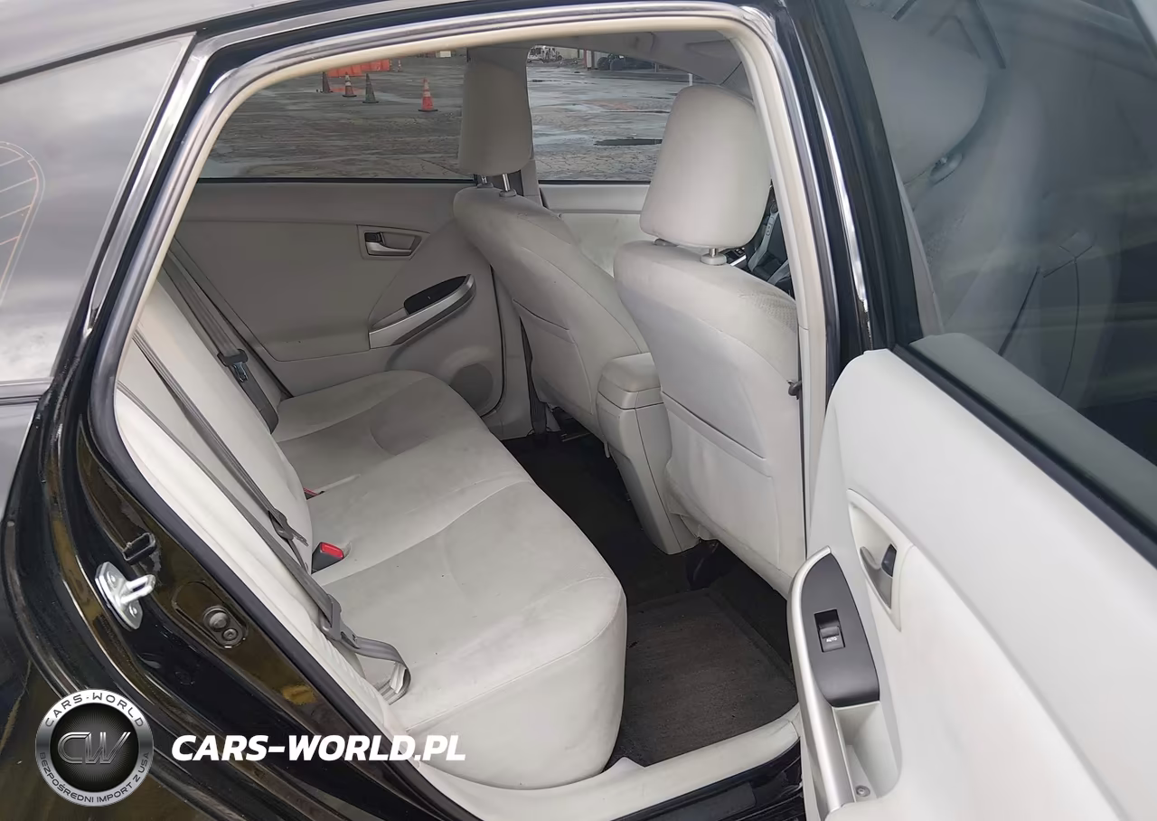 2015 Toyota Prius Two VIN:JTDKN3DU2F0414284 - 8