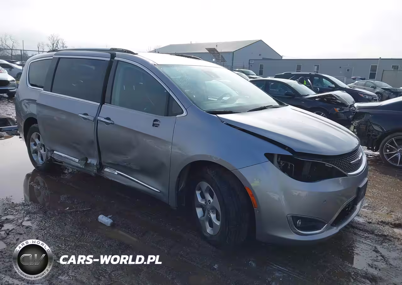 2017 Chrysler Pacifica Touring-L Plus