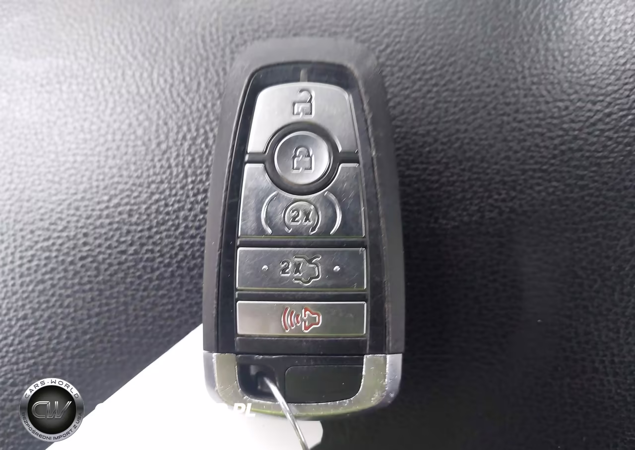 2020 Ford Fusion Titanium VIN:3FA6P0D9XLR115715 - 11