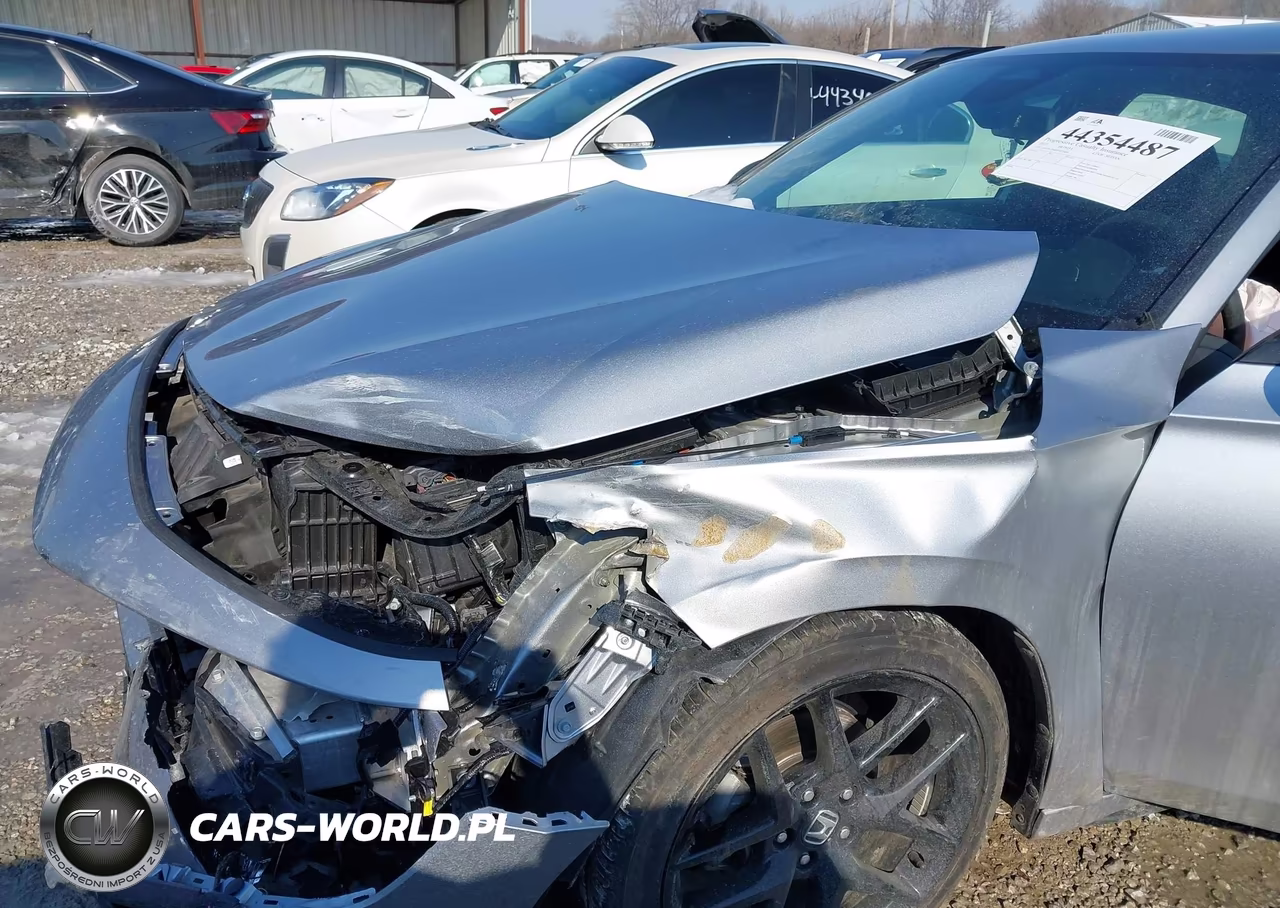 2025 Honda Civic Sedan Sport VIN:19XFL2H80SE029869 - 17