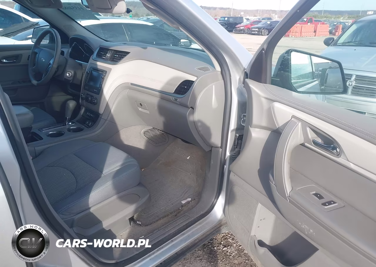 2017 Chevrolet Traverse Ls VIN:1GNKRFKD9HJ266096 - 5