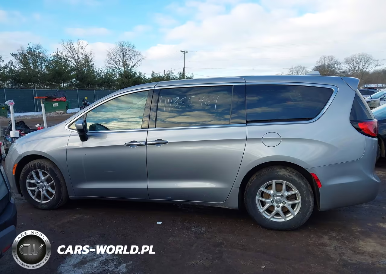 2017 Chrysler Pacifica Touring Plus VIN:2C4RC1BG3HR753571 - 14