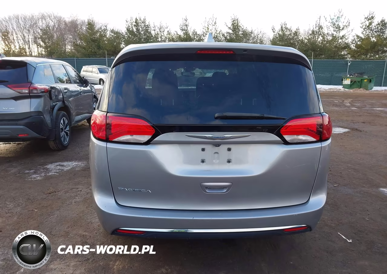 2017 Chrysler Pacifica Touring Plus VIN:2C4RC1BG3HR753571 - 16