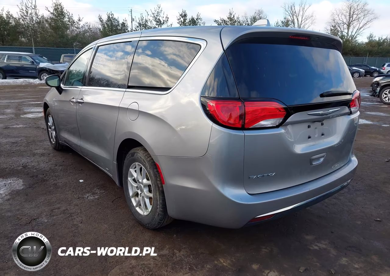 2017 Chrysler Pacifica Touring Plus VIN:2C4RC1BG3HR753571 - 3