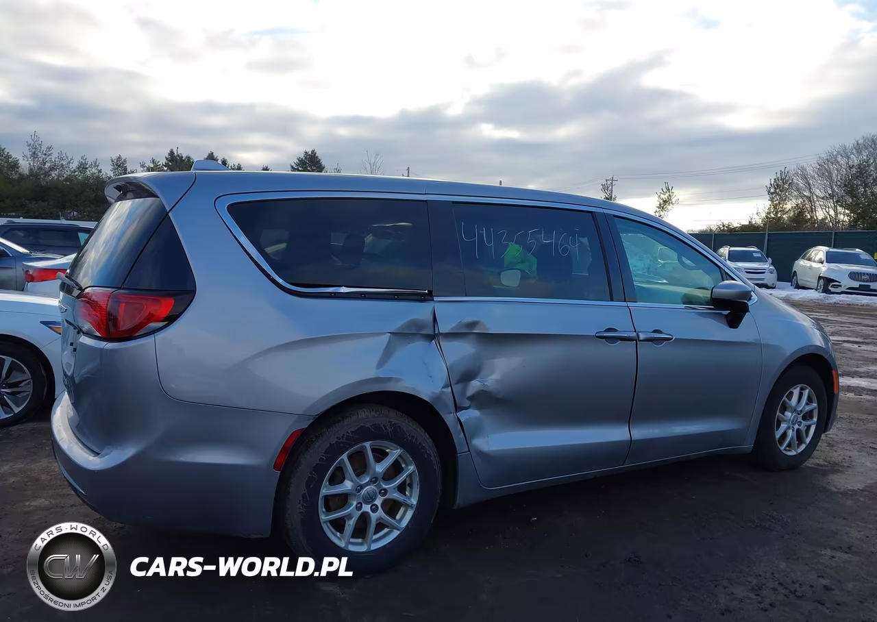 2017 Chrysler Pacifica Touring Plus VIN:2C4RC1BG3HR753571 - 6
