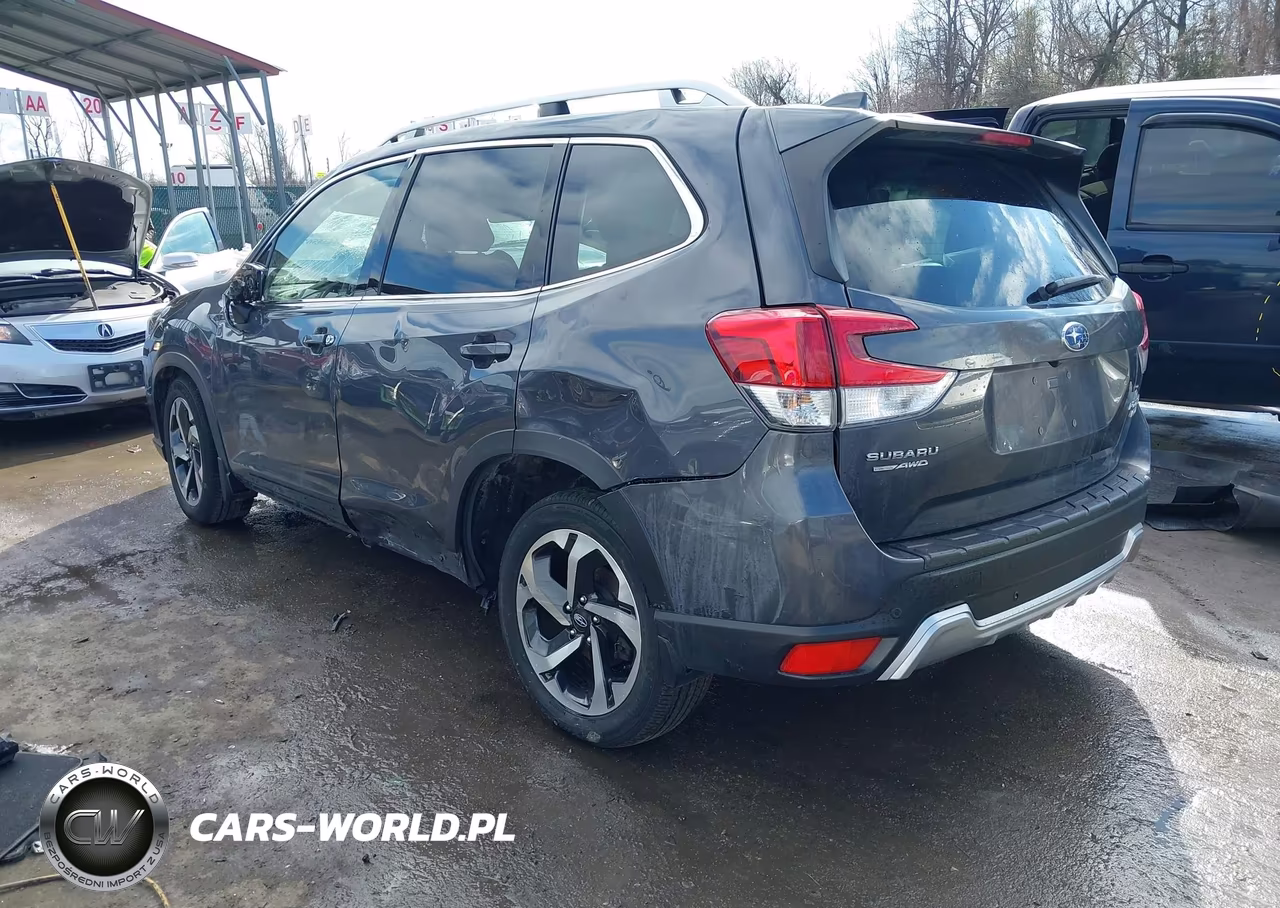 2023 Subaru Forester Touring VIN:JF2SKARC9PH470787 - 3
