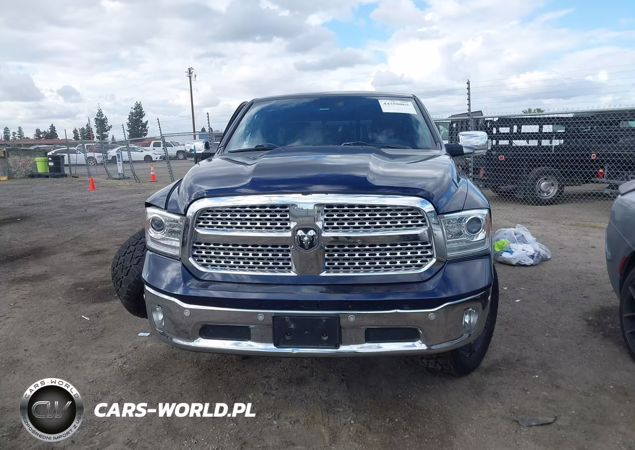 2015 Ram 1500 Laramie VIN:1C6RR7NMXFS534208 - 11
