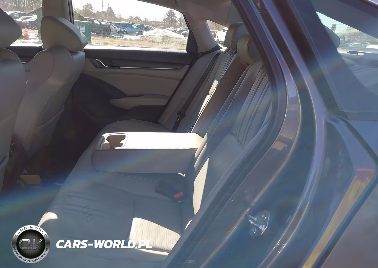 2018 Honda Accord Touring VIN:1HGCV1F94JA100187 - 8