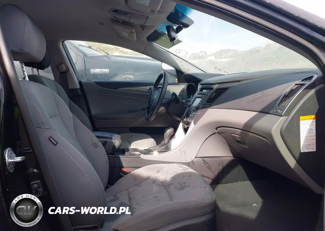 2015 Hyundai Sonata Hybrid VIN:KMHEC4A42FA138594 - 5