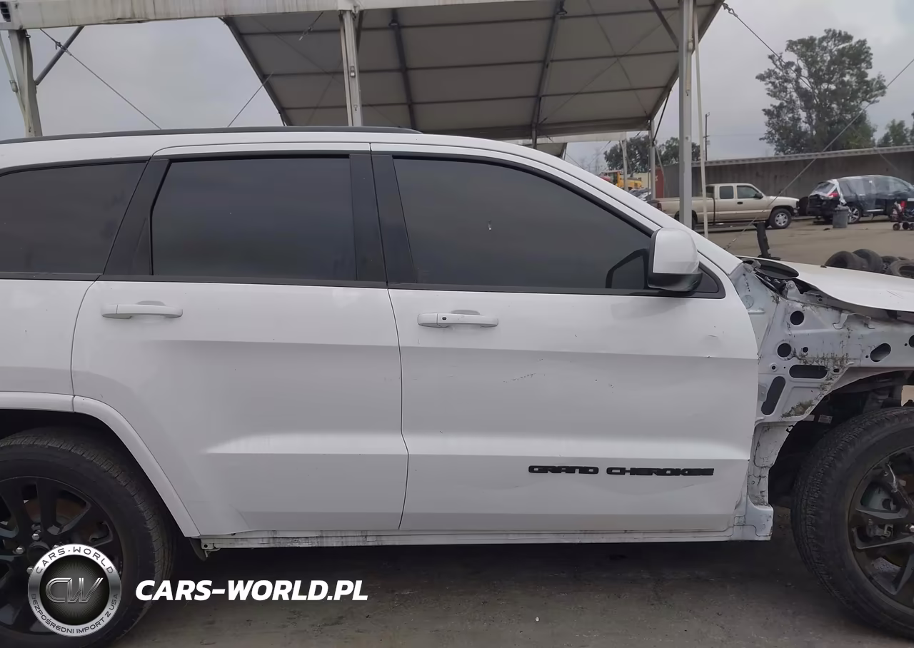 2018 Jeep Grand Cherokee Altitude 4X2 VIN:1C4RJEAGXJC197398 - 14