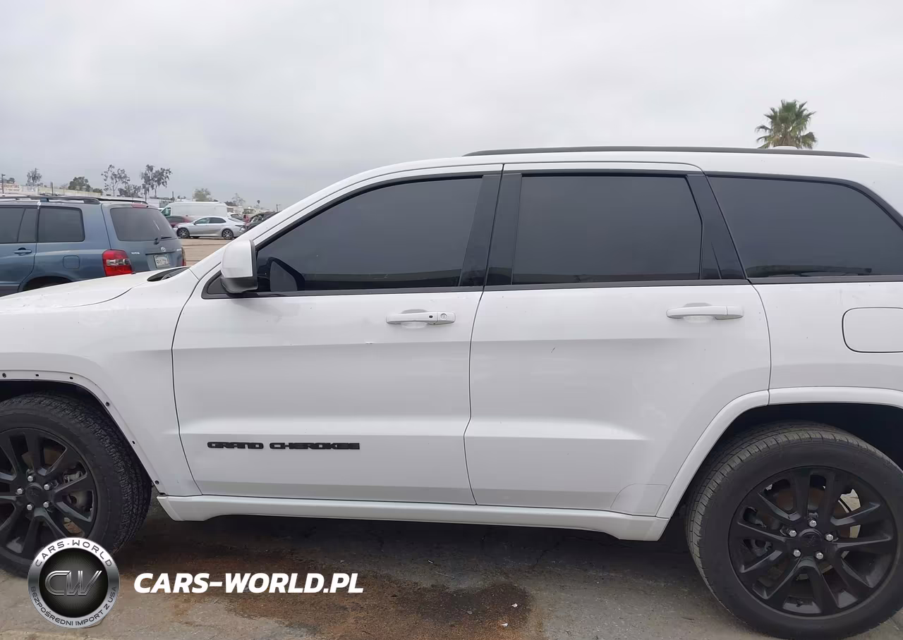 2018 Jeep Grand Cherokee Altitude 4X2 VIN:1C4RJEAGXJC197398 - 15