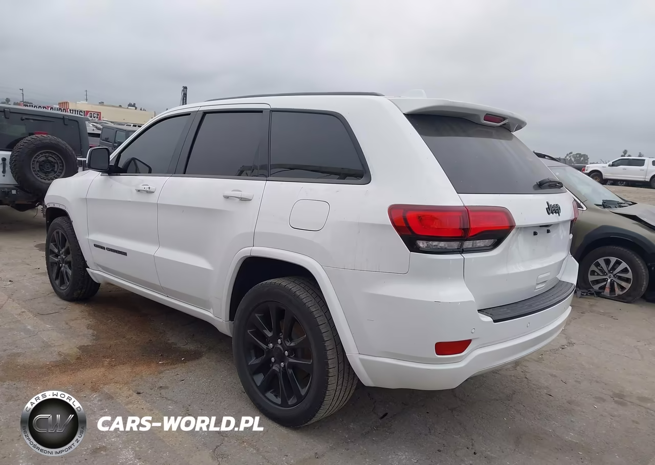 2018 Jeep Grand Cherokee Altitude 4X2 VIN:1C4RJEAGXJC197398 - 3