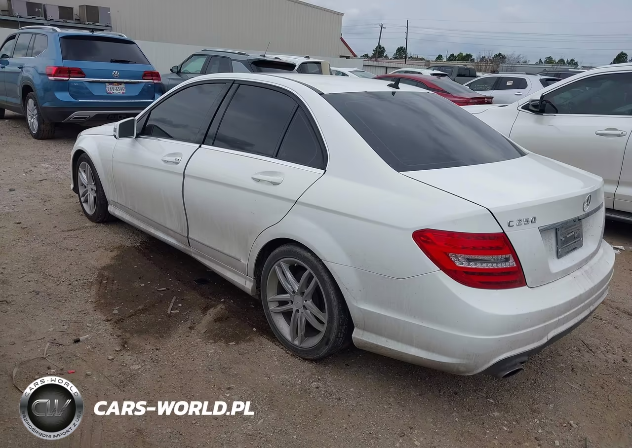 2014 Mercedes-Benz C 250 Sport VIN:WDDGF4HB2ER307835 - 3