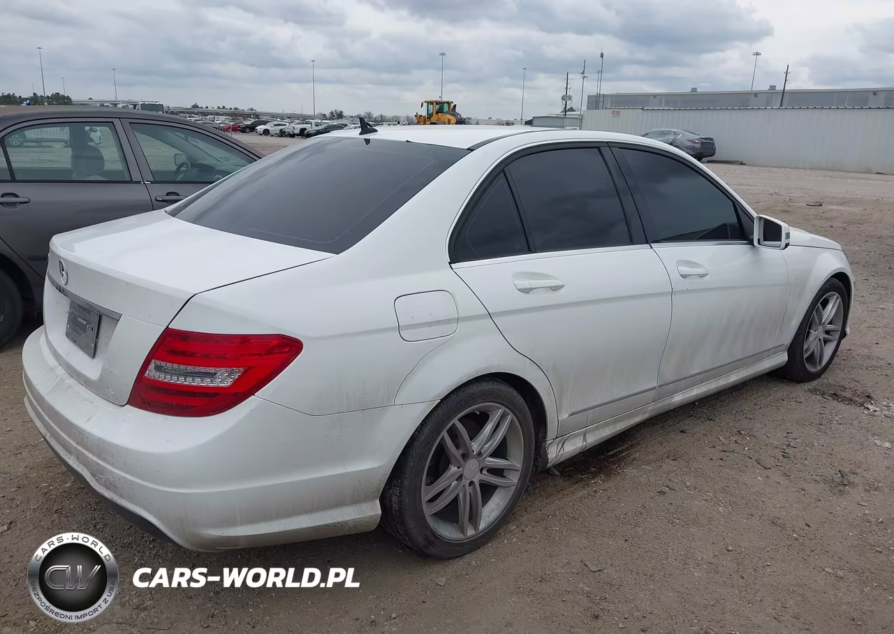 2014 Mercedes-Benz C 250 Sport VIN:WDDGF4HB2ER307835 - 4