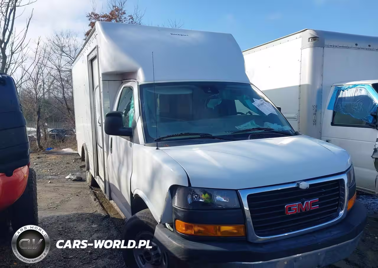 2022 GMC Savana Cutaway Work Van