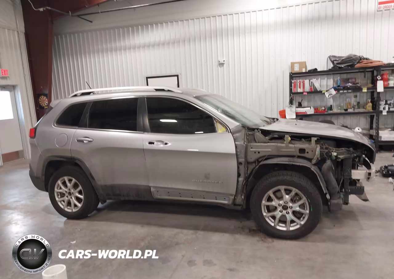 2017 Jeep Cherokee Latitude 4X4 VIN:1C4PJMCS7HW557075 - 14