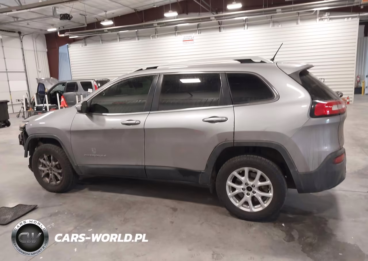 2017 Jeep Cherokee Latitude 4X4 VIN:1C4PJMCS7HW557075 - 15
