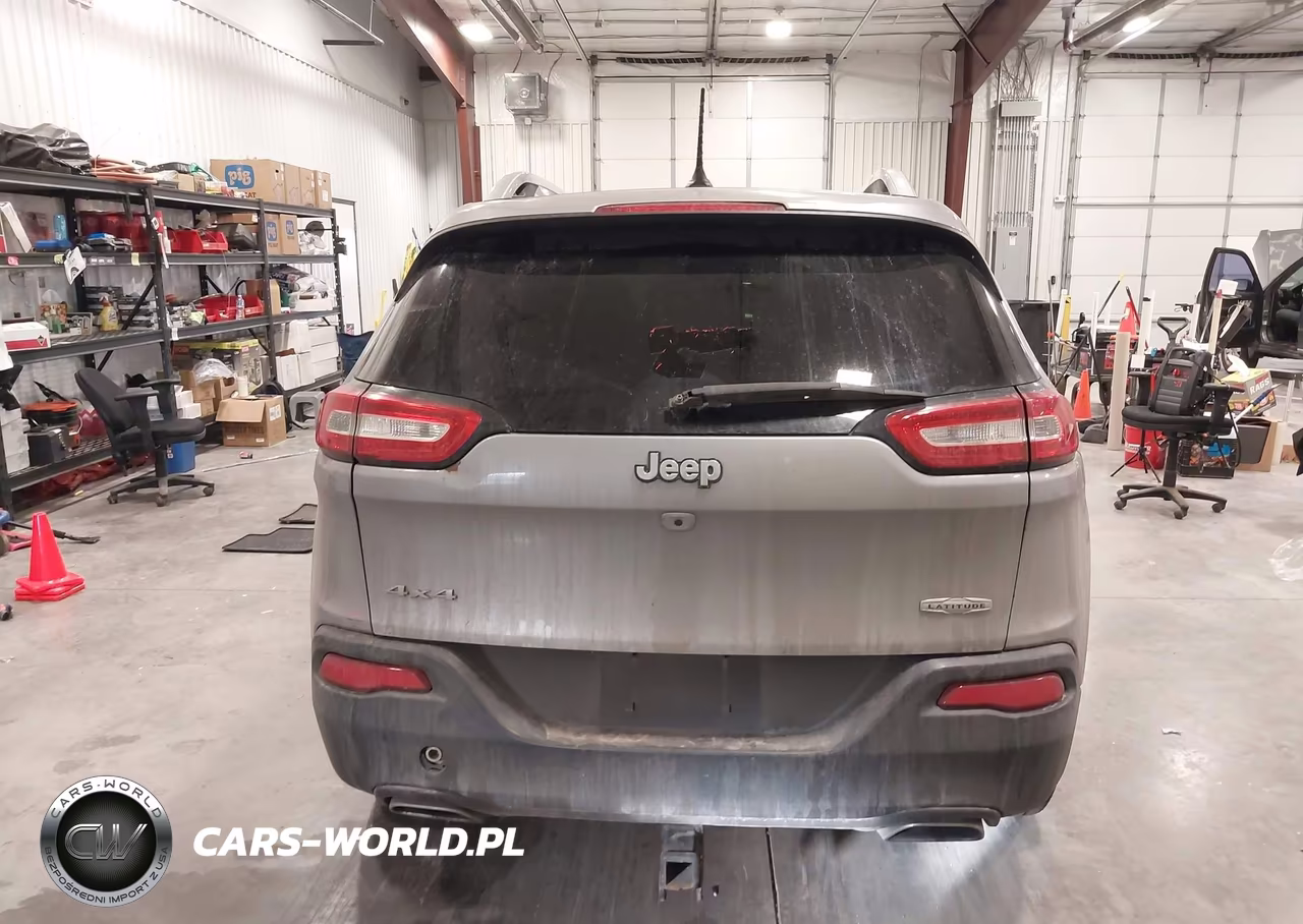 2017 Jeep Cherokee Latitude 4X4 VIN:1C4PJMCS7HW557075 - 17