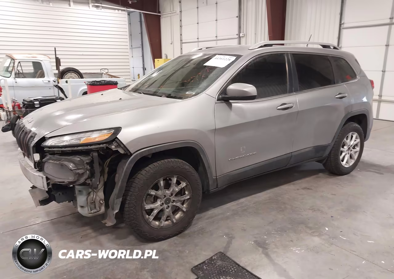 2017 Jeep Cherokee Latitude 4X4 VIN:1C4PJMCS7HW557075 - 2