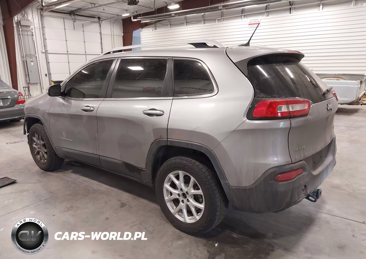 2017 Jeep Cherokee Latitude 4X4 VIN:1C4PJMCS7HW557075 - 3
