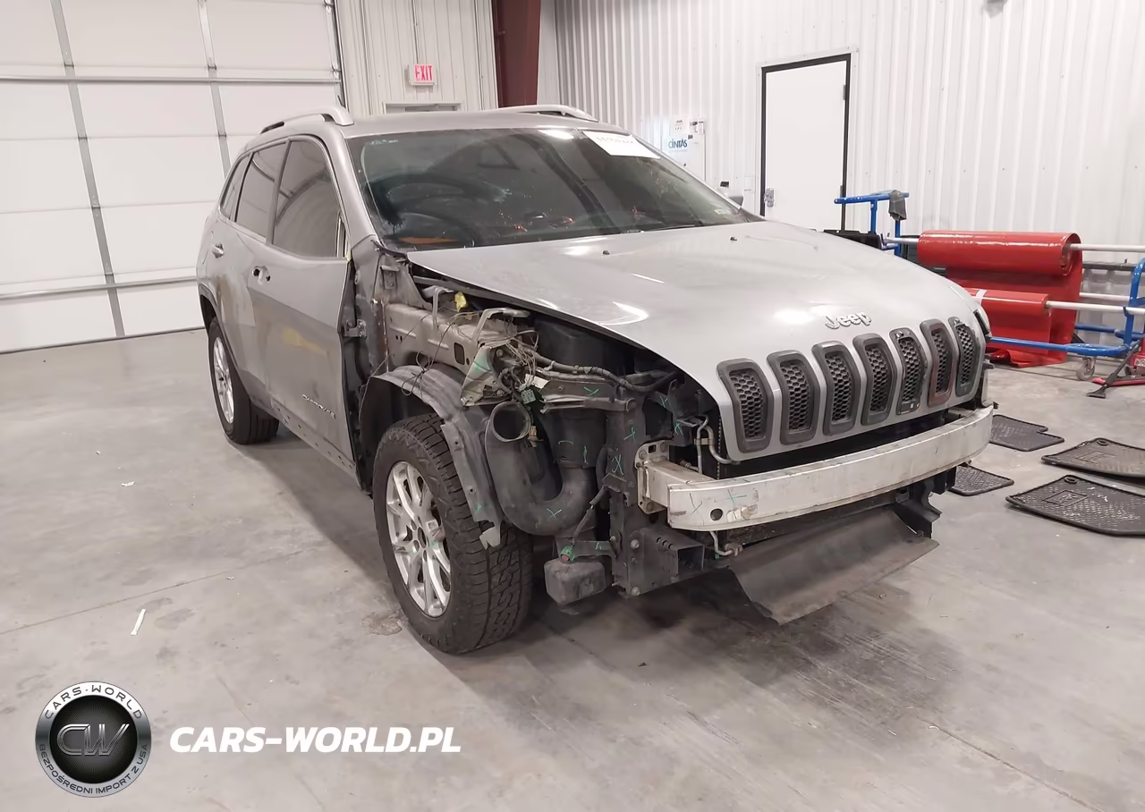 2017 Jeep Cherokee Latitude 4X4 VIN:1C4PJMCS7HW557075 - 6