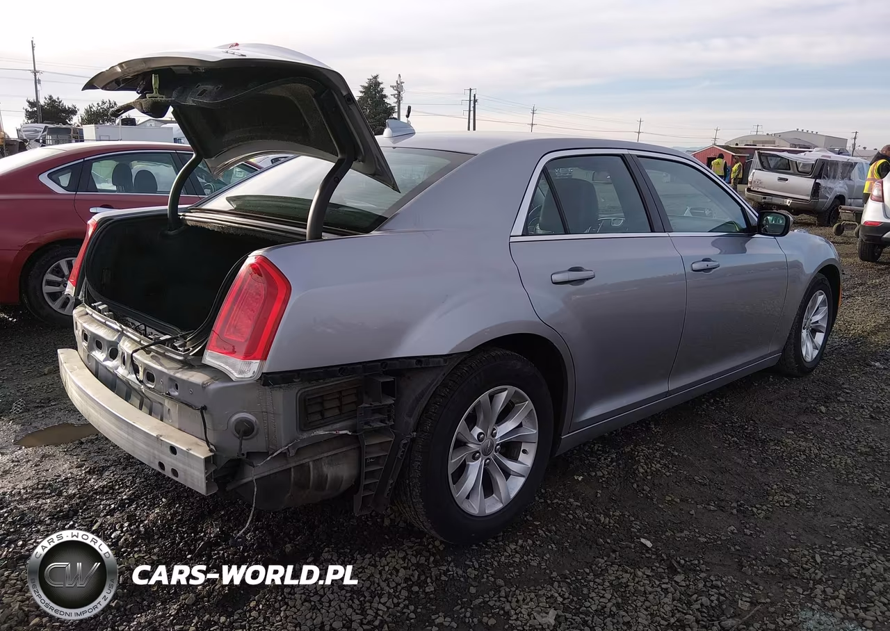 2016 Chrysler 300 Limited VIN:2C3CCAAG0GH229746 - 4