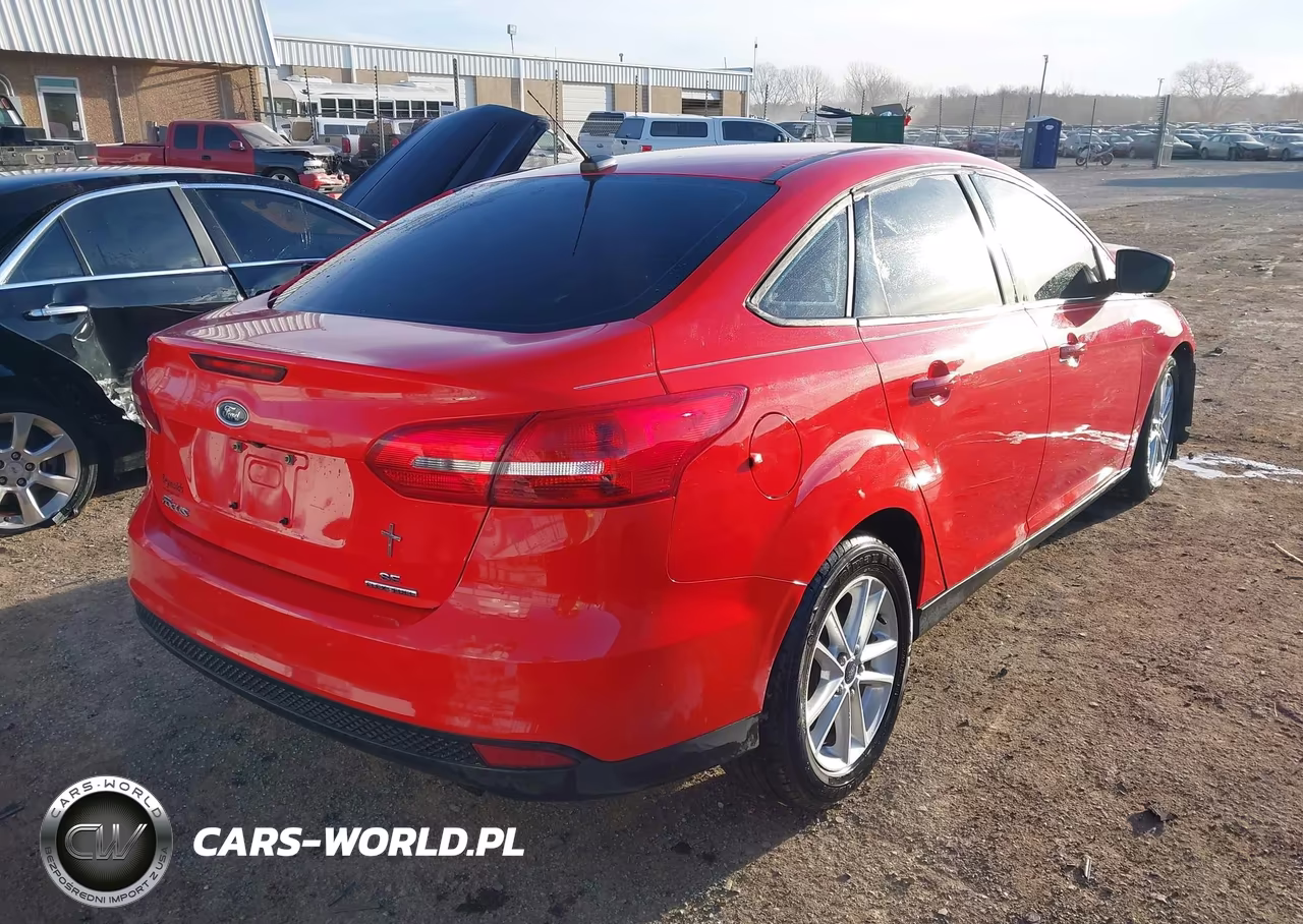 2015 Ford Focus Se VIN:1FADP3F22FL277141 - 4