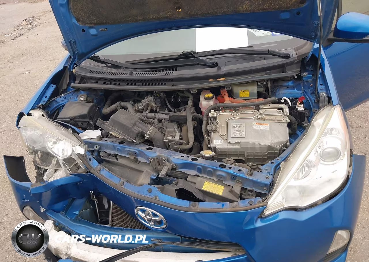 2014 Toyota Prius C Three VIN:JTDKDTB34E1061214 - 10