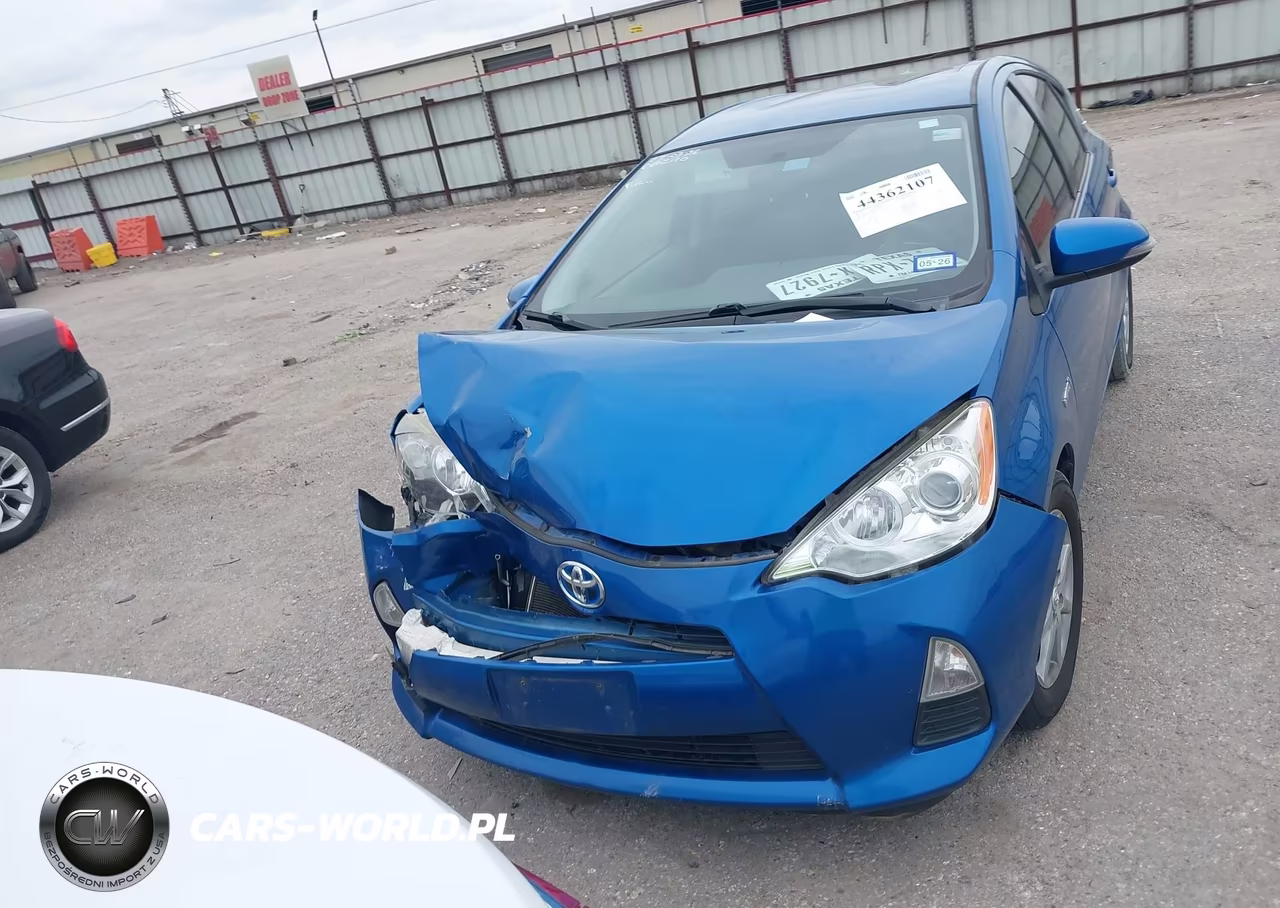 2014 Toyota Prius C Three VIN:JTDKDTB34E1061214 - 11