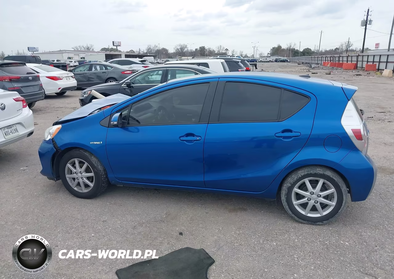 2014 Toyota Prius C Three VIN:JTDKDTB34E1061214 - 13
