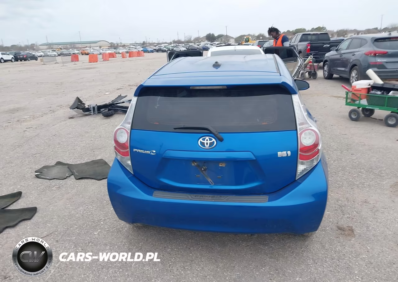 2014 Toyota Prius C Three VIN:JTDKDTB34E1061214 - 15