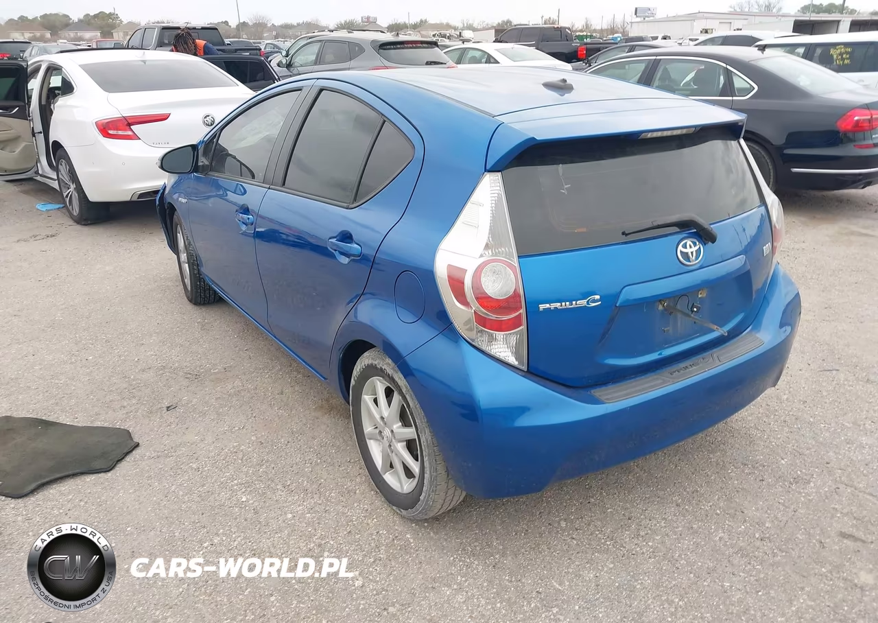 2014 Toyota Prius C Three VIN:JTDKDTB34E1061214 - 3