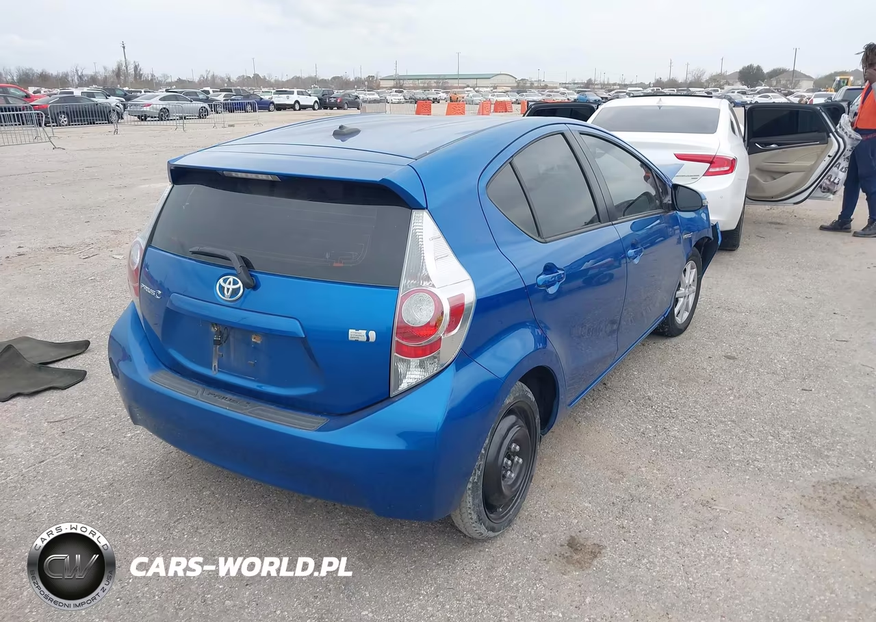 2014 Toyota Prius C Three VIN:JTDKDTB34E1061214 - 4