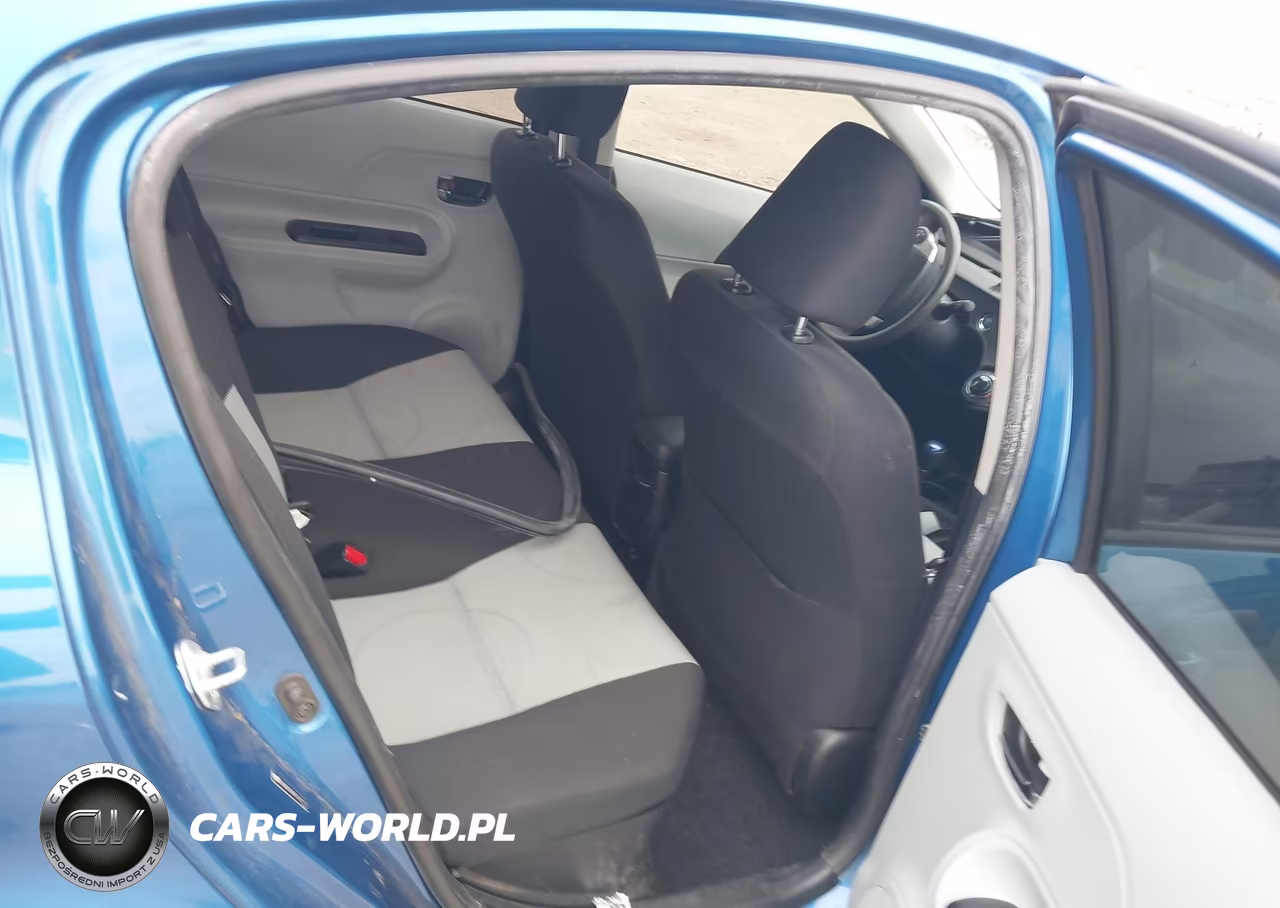 2014 Toyota Prius C Three VIN:JTDKDTB34E1061214 - 8